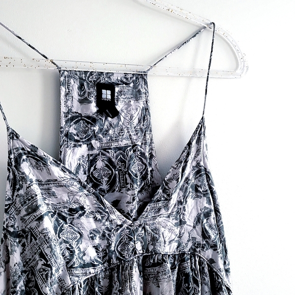 Insight Dress - Picture 3 of 4